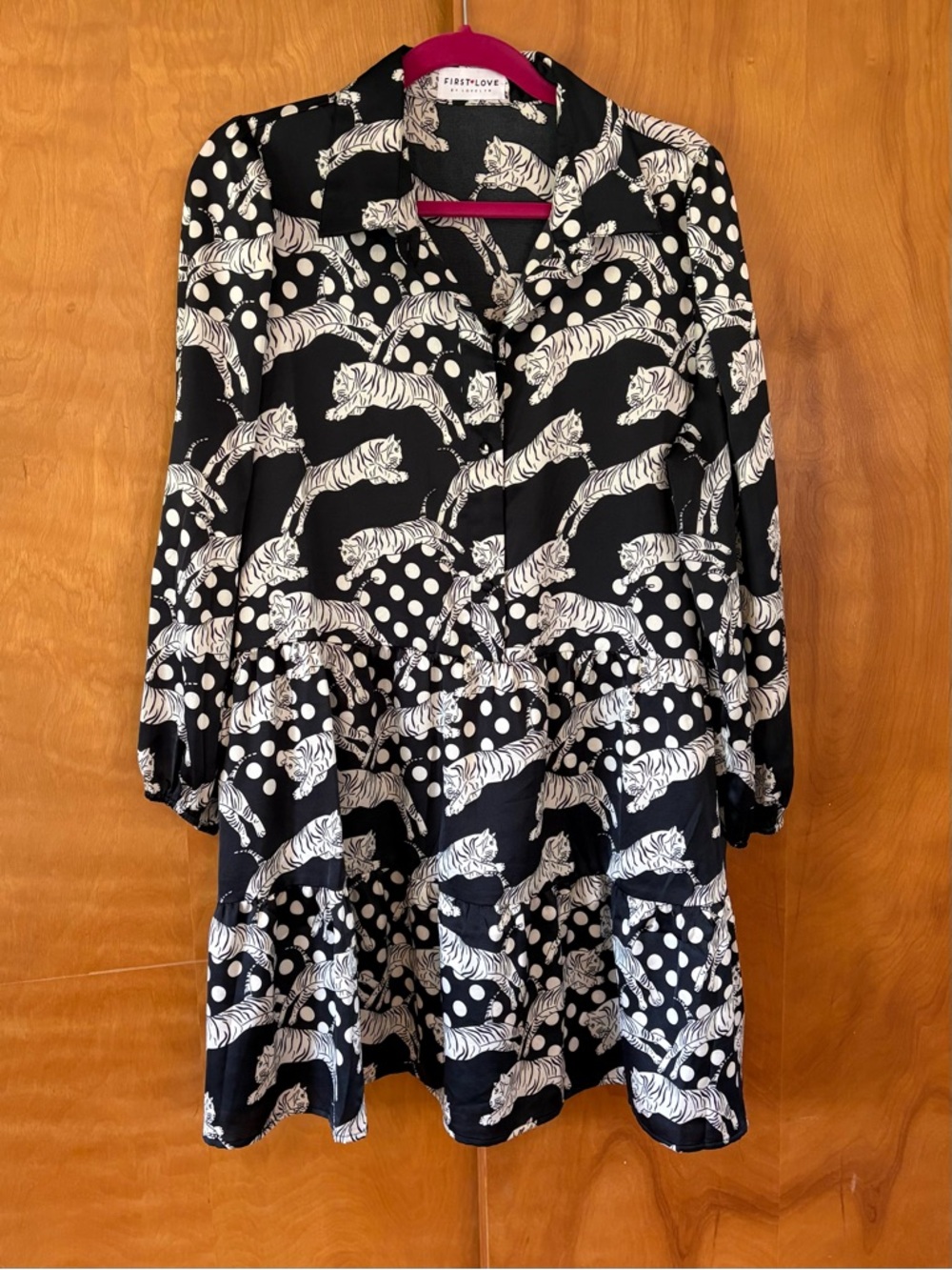 FIRST LOVE Black & White Tiger Print Button Dress. Women’s size XL